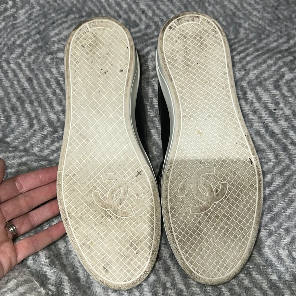 Gorgeous Chanel black&white leather trainers - Picture 6 of 8